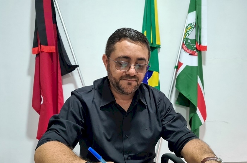 Prefeito de Santa Cruz é condenado por atos de improbidade administrativa