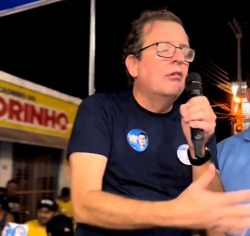 Tyrone cobra presença de funcionários da prefeitura de Sousa em eventos políticos. (Foto: Reprodução Redes Sociais).