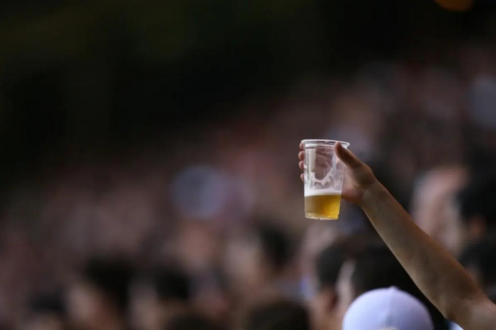 João Azevêdo veta Projeto de Lei de autoria de Lindolfo que liberava consumo de bebidas alcoólicas em estádios da Paraíba