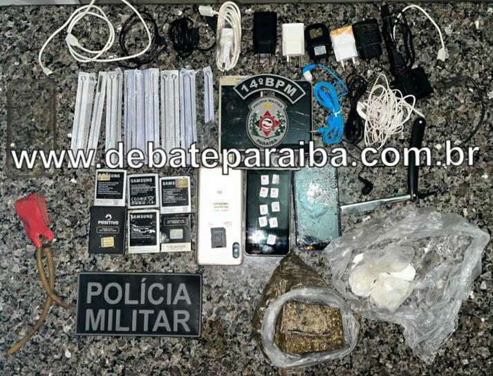 Polícia Militar apreende drogas e celulares que seriam arremessados para Colônia Penal em Sousa; suspeito foi preso