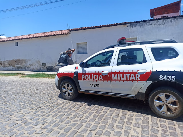 Diante do flagrante, o homem recebeu voz de prisão e foi conduzido à delegacia de Polícia Civil (Foto: Reprodução)