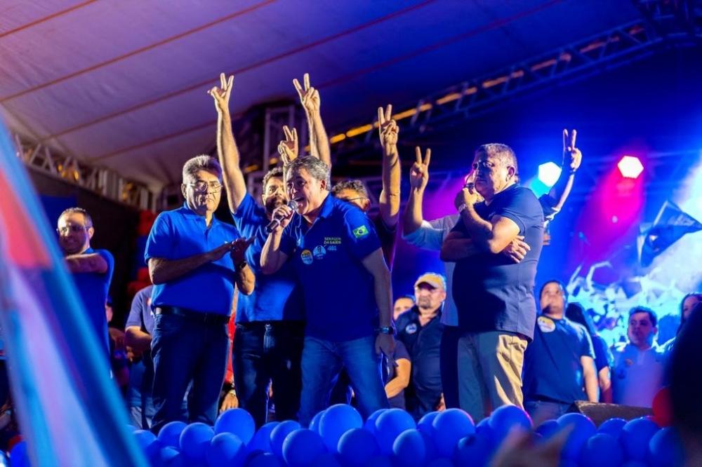 Bom Sucesso tem noite voltada para parceira e reconhecimento entre prefeito Pedrinho e Efraim Filho