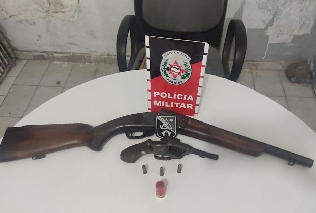 Diante do flagrante, os indivíduos receberam voz de prisão e foram levados à delegacia de Polícia Civil (Foto: Reprodução)