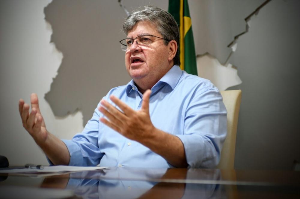 João Azevêdo (PSB) é candidato a reeleição ao Governo do Estado e estaria usando o site institucional do Governo para se promover eleitoralmente (Foto: Divulgação/PSB)