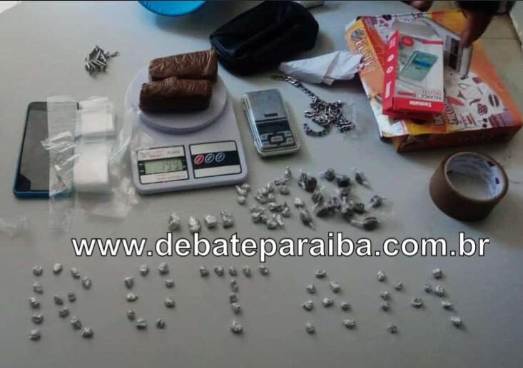 Ao ser constatado o flagrante, o acusado recebeu voz de prisão e foi encaminhado à delegacia de Polícia Civil com o material apreendido (Foto: Reprodução)