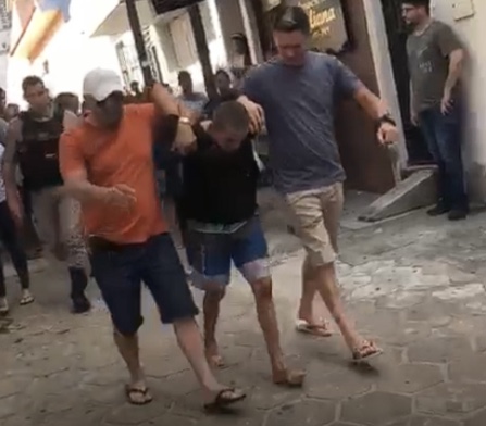 Foi solicitado o apoio de guarnições de serviço da PM, que em seguida conduziram o acusado à Central de Polícia Civil (Foto: Reprodução)