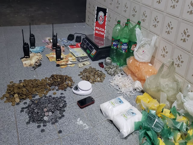 O suspeito foi encaminhado à Delegacia de Polícia Civil de Pombal, bem como o material apreendido. (Foto: Divulgação PMPB).