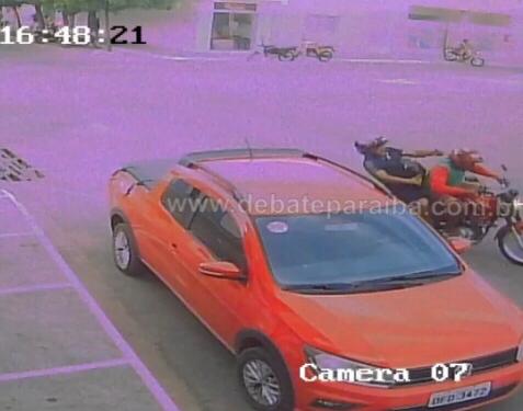 A vítima permanece internada no Hospital Regional de Sousa sob os cuidados médicos (Foto: Reprodução)