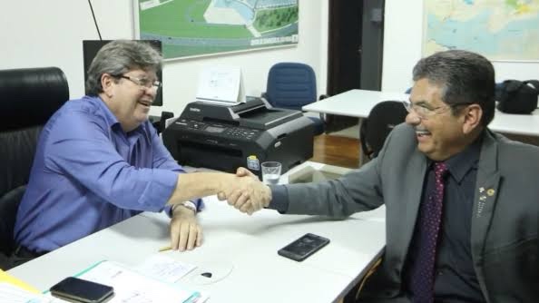 Inquérito da Policia Federal que apura apreensão de carro com R$ 173 mil, continha material de campanha de João Azevêdo, Murilo Galdino e Francisca Motta
