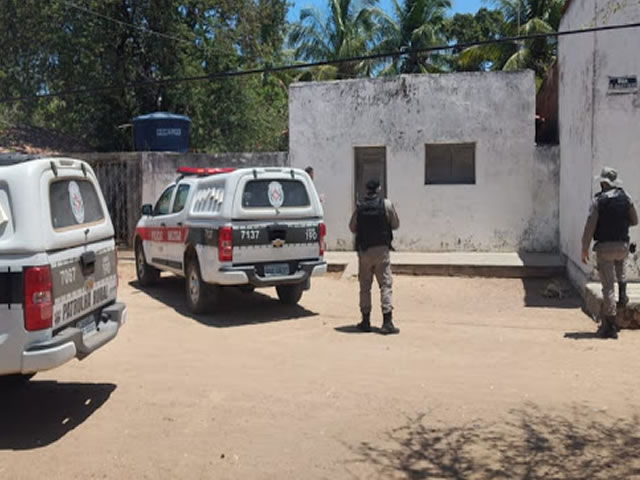 O acusado recebeu voz de prisão e em seguida foi conduzido à delegacia de Polícia Civil, para serem adotados os procedimentos que manda a Lei. (Foto Divulgação PMPB).
