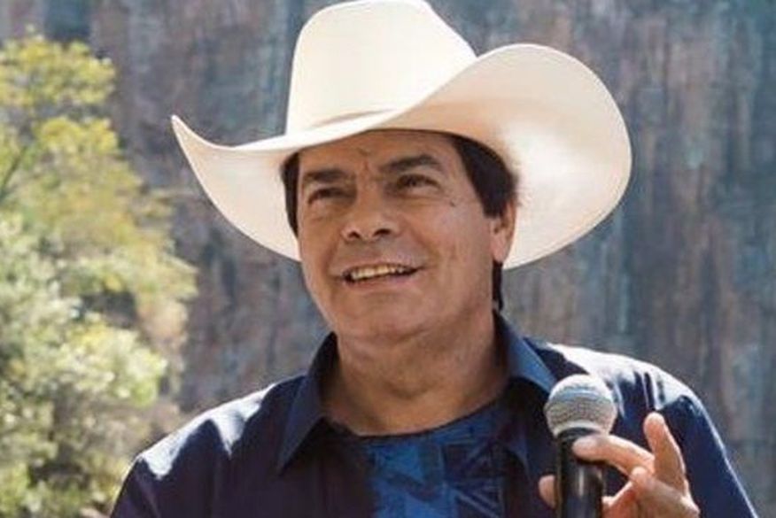 Eduardo Borges, o Parrerito, do grupo Trio Parada Dura, morreu neste domingo (13), aos 67 anos, por complicações da covid-19. (Foto: Reprodução).