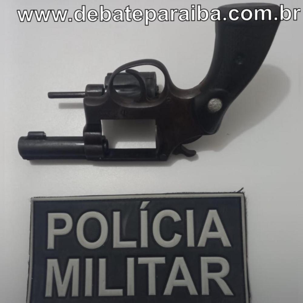 Posteriormente, o avô e o jovem foram levados à delegacia de Polícia Civil (Foto: Reprodução)