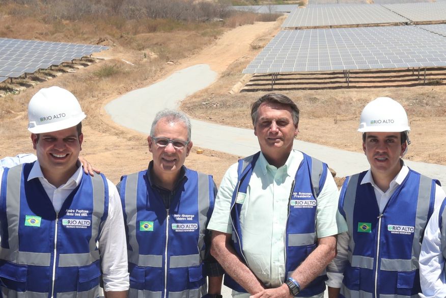 Jair Bolsonaro entrega Complexo de energia Solar em Coremas, na Paraíba. (Foto: Reprodução/redes sociais).