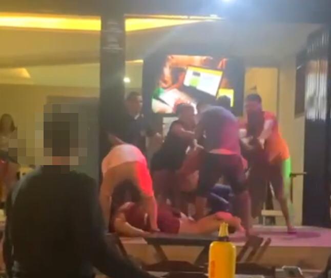 Vídeo: Confusão entre pessoas é registrada em boteco no centro da cidade de Sousa