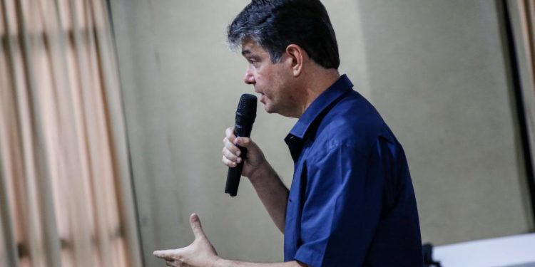 Ele tem que se explicar a Deus, ao povo, à Justiça e à Polícia Federal, rebateu Ruy Carneiro. (Foto: Reprodução).