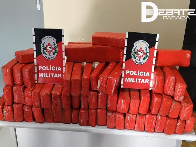 Os homens receberam voz de prisão e foram conduzidos à delegacia da Polícia Federal, na cidade de Patos, juntamente com a droga apreendida. (Foto: Divulgação PMPB).