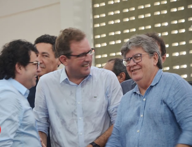 No áudio, o prefeito demostra como impôs ao fraco governador a exoneração. (Foto: Reprodução).