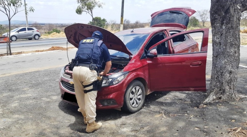 Os veículos eram roubados e circulavam clonados. Ao todo, só neste ano a PRF na Paraíba recuperou 351 veículos roubados ou furtados, sendo que 251 estavam clonados (Foto Divulgação PRF)
