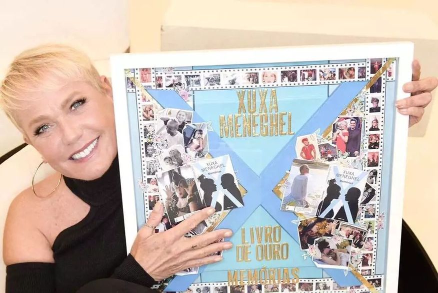 Espalhadas em 272 páginas, o livro contra mais de 100 fotografias selecionadas pela própria Xuxa. (Foto: Reprodução).