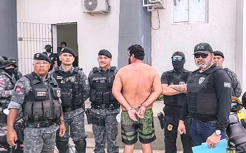 Após serem presos, os indivíduos foram conduzidos à Central de Polícia Civil, para serem realizados os procedimentos que determinam a lei (Foto: Reprodução)