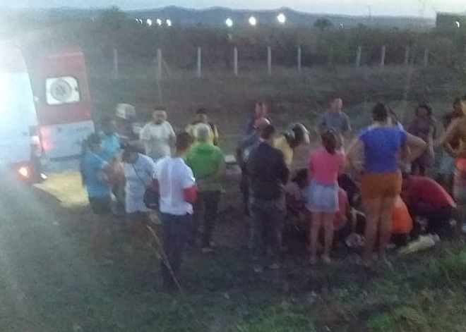 Uma equipe de resgate do SAMU foi acionada e compareceu ao local para prestar socorro à vítima, sendo posteriormente a mulher levada ao Hospital Regional de Sousa (Foto: Reprodução Redes Sociais)