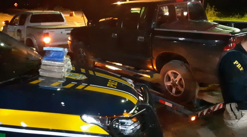A droga estava escondida em compartimentos na lataria, embaixo dos bancos e nas portas do veículo e seria entregue em Campina Grande (Foto Divulgação PRF)