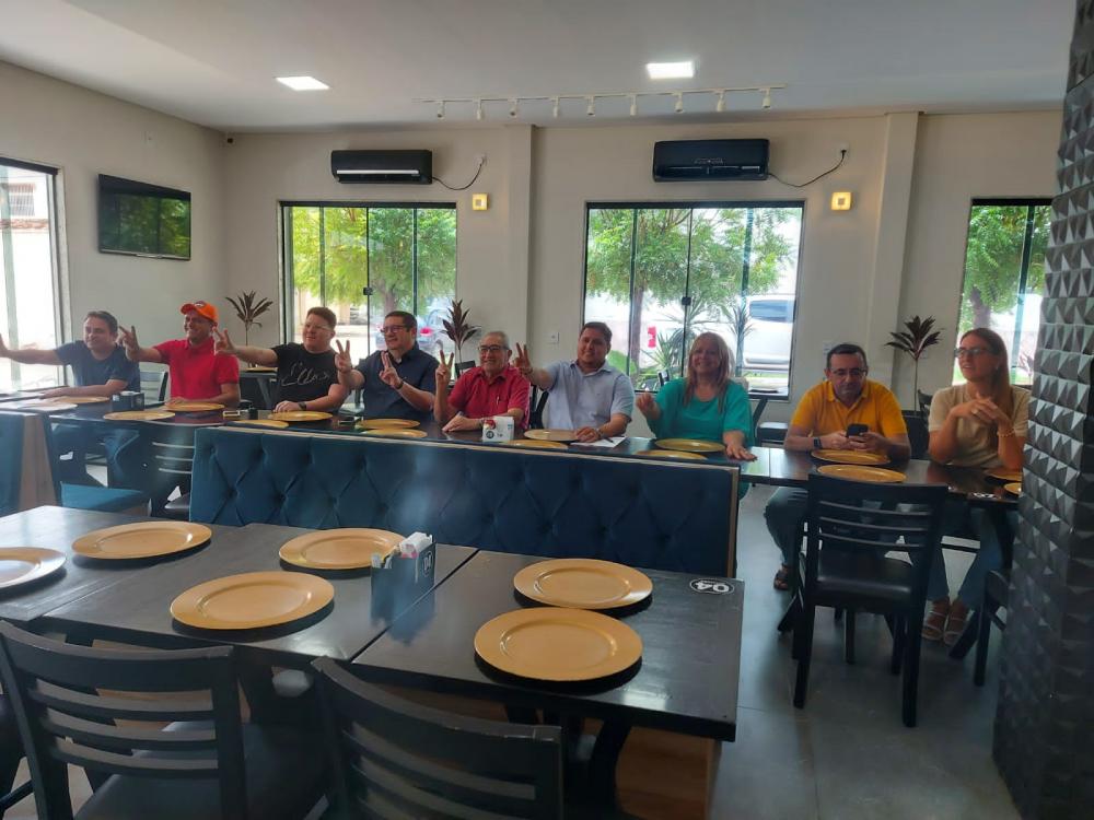 Novinho de Carlão registra chapa em busca da presidência da Câmara Municipal de Sousa. (Foto: reprodução).