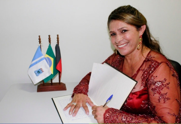 Prefeita de São Domingos publica edital de licitação e pretende adquirir e consumir 25 mil litros de gasolina. (Foto: Reprodução).