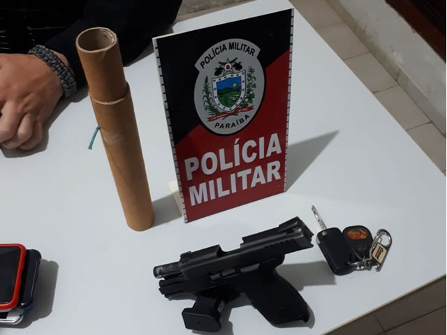A arma apreendida e os seis suspeitos foram levados à delegacia de Polícia Civil, para serem realizados os procedimentos cabíveis (Foto Divulgação PMPB)
