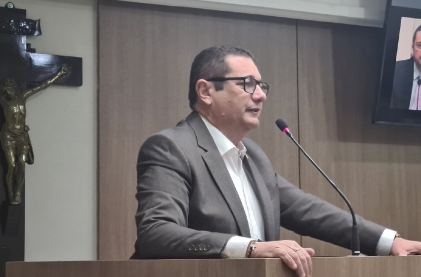 Cacá Gadelha apresenta moção de aplausos a Hugo Motta após parlamentar ser escolhido o líder da bancada do Republicanos na Câmara dos Deputados