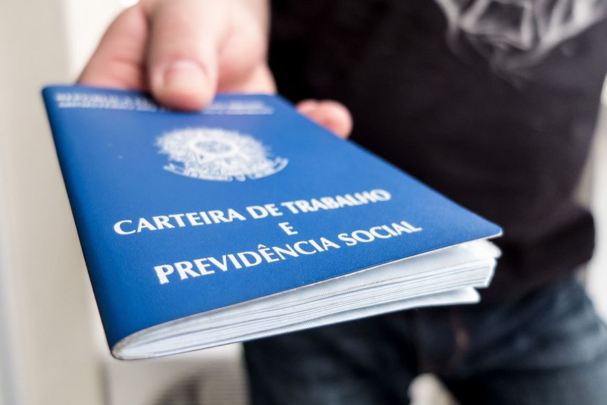 Os funcionários que tiveram redução no salário e na jornada de trabalho podem ou não ter impacto no valor da gratificação ao final do ano. Para Ferrando, “isso a depender do período de vigência do acordo de redução”. (Foto: Reprodução).