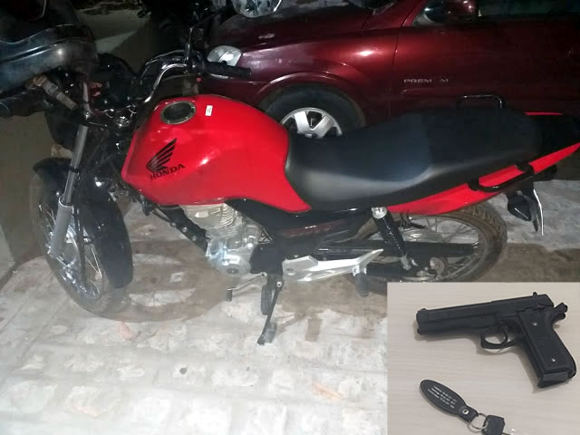 Após os procedimentos necessários, a moto foi devolvida a verdadeira proprietária (Foto Reprodução Blog do Angelo Lima)