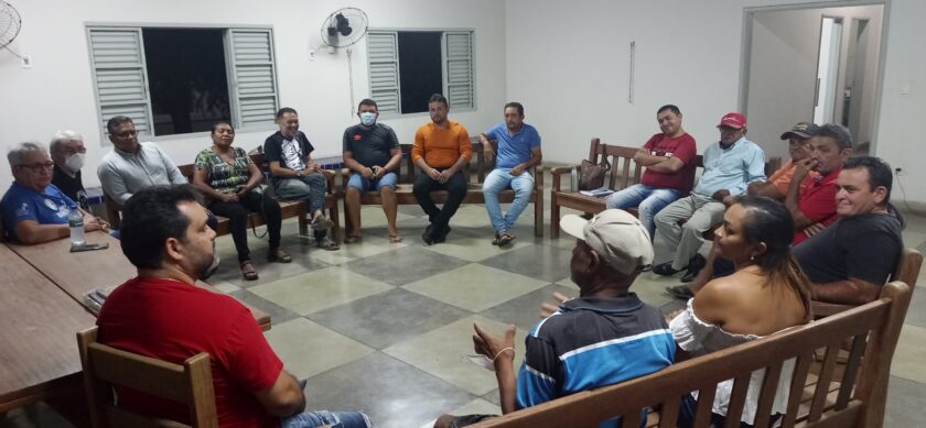 Reunião na sede do Sindiágua-PB, em Sousa, para tratar a questão do saneamento na cidade. (Foto: Reprodução).