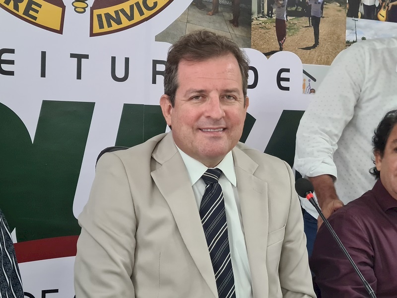 Com medo de nova derrota na Câmara de Sousa, Fábio Tyrone sanciona lei orçamentaria com emenda supressiva de Bruna Veras