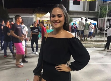 Posteriormente o corpo da jovem foi levado ao IML de Cajazeiras para ser feita a necropsia (Foto: Reprodução)