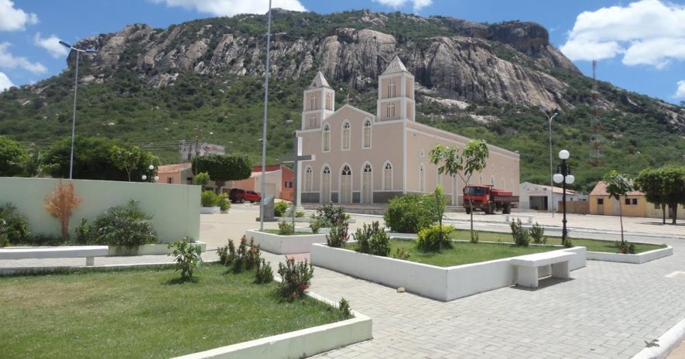 De acordo com o edital do certame a prefeitura vai adquirir um caminhão toco, retroescavadeira, balança rodoviária.