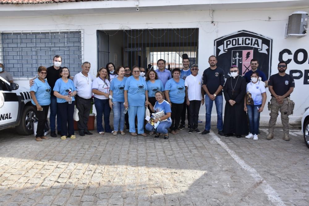 A Missa foi celebrada pelo Bispo Dom Francisco de Sales e padres da cidade de Sousa e Carrapateira (Foto: Reprodução)