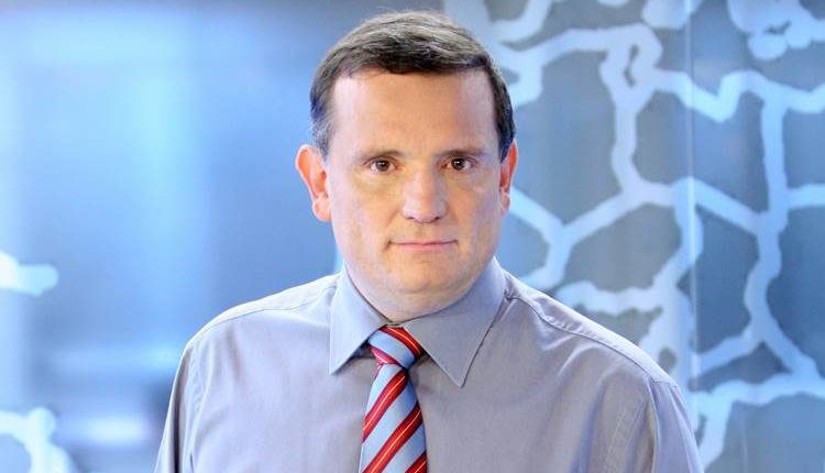 O jornalista e apresentador Roberto Cabrini está de volta à RecordTV. (Foto: Reprodução).