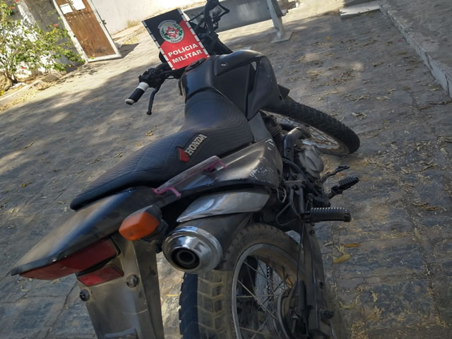 A moto foi rebocada à delegacia de Polícia Civil, onde foram realizados os procedimentos necessários que requer o caso (Foto Divulgação PMPB)
