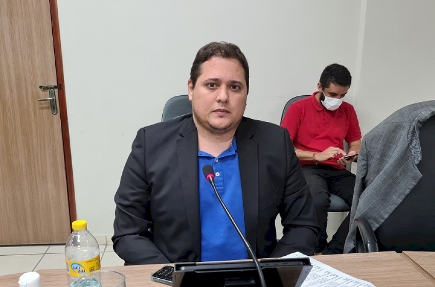 Novinho de Carlão diz que Tyrone tem “capangas”, chama vereadores da situação de subservientes e avisa que João Estrela não tem interesse de realinhamento político: “Quem foi atrás?” 