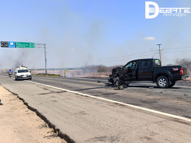 Os dois condutores dos veículos aparentemente sofreram ferimentos leves, e não foi necessário serem encaminhados a uma unidade hospitalar (Foto Reprodução Redes Sociais)