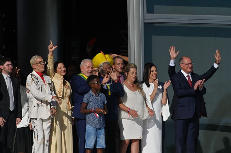 Cidadãos acompanham Lula na subida da rampa do Palácio do Planalto - Leopoldo Silva/Agência Senado