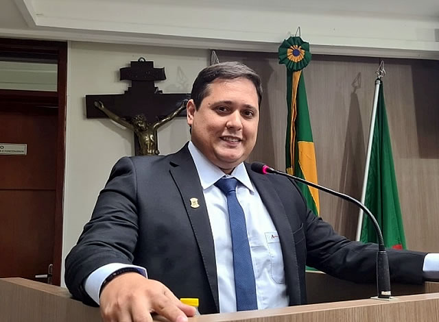 Novinho de Carlão nomeia assessores para cargos comissionados na Câmara Municipal de Sousa e irmão Tyrone fica de fora da relação