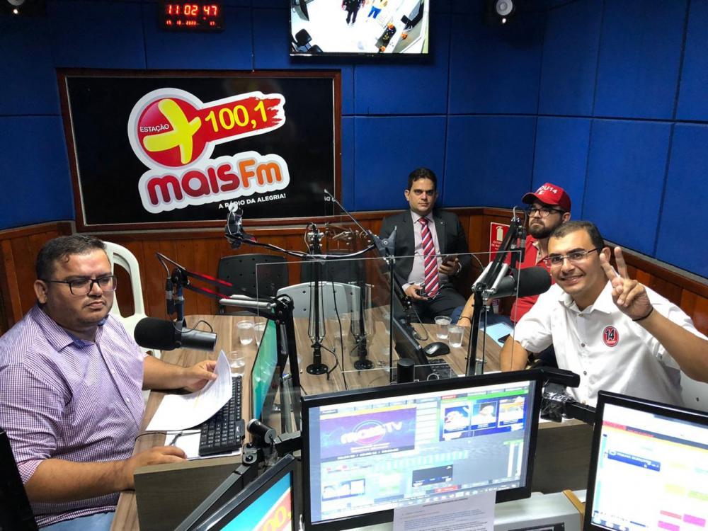 O mediador do debate, Rafael Matias, explicou que a representação da candidata Leninha Romão foi comunicada oficialmente da realização do debate (Foto Reprodução)