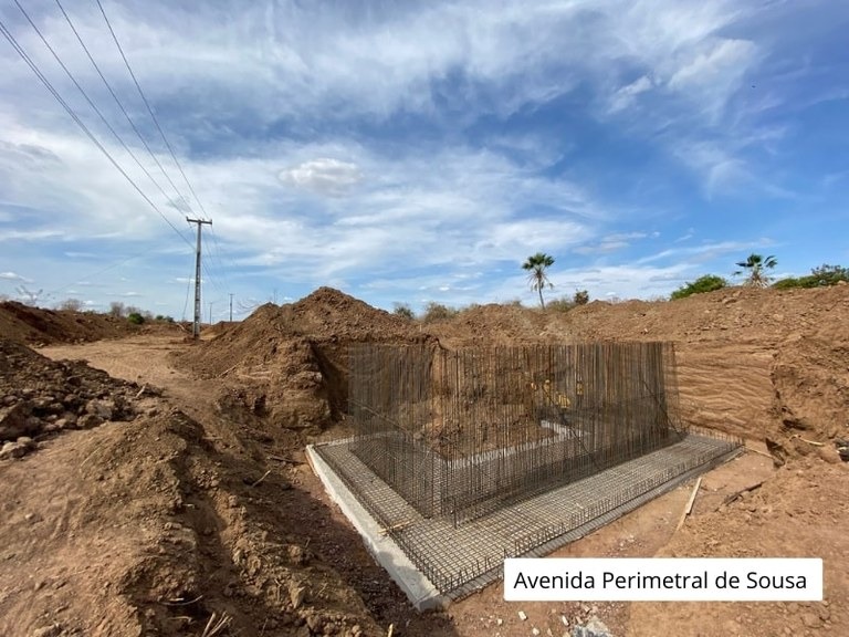 Obras da Avenida Perimetral de Sousa. (Foto: Reprodução).