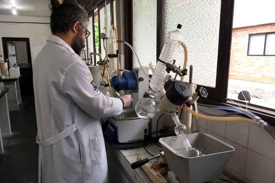 Ainda não há previsão de industrialização e comercialização do produto. Isso, segundo Demetrius, depende de empresas, farmacêuticas ou biotecnológicas demonstrarem interesse no desenvolvimento do composto. (Foto: Reprodução)
