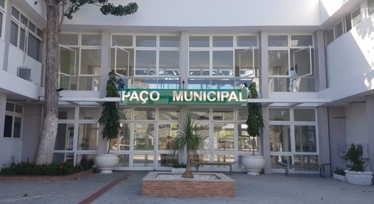 Igrejas e clubes continuam com funcionamento limitado. (Foto: Reprodução).