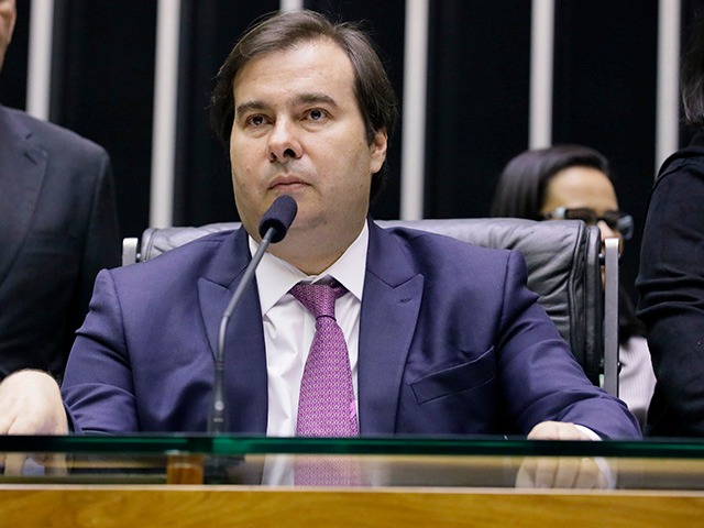 Presidente do Supremo, Luiz Fux, já disse considerar 'necessária' a judicialização do tema. Presidente Jair Bolsonaro se posicionou contra a vacinação compulsória. (Foto: Reprodução).
