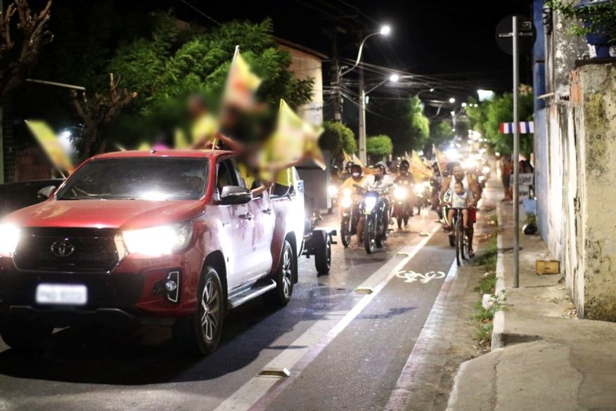 Carreatas, caminhadas e passeatas usando carros de som são permitidas (Foto: Reprodução).