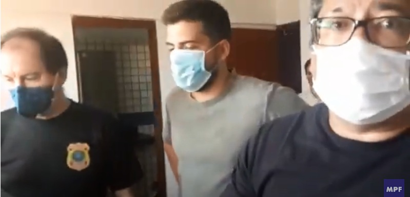 Uma das diligências policiais foi na residência de Sérgio Gama Filho que, ao ser avisado pelo pai, Sérgio Ricardo Ribeiro Gama (Foto: Reprodução).